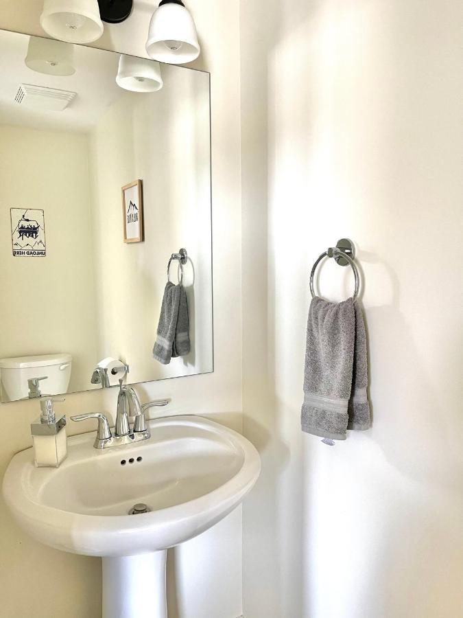 Perfect Base Invermere 3Bd Townhouse Mt Views With Garage Екстериор снимка